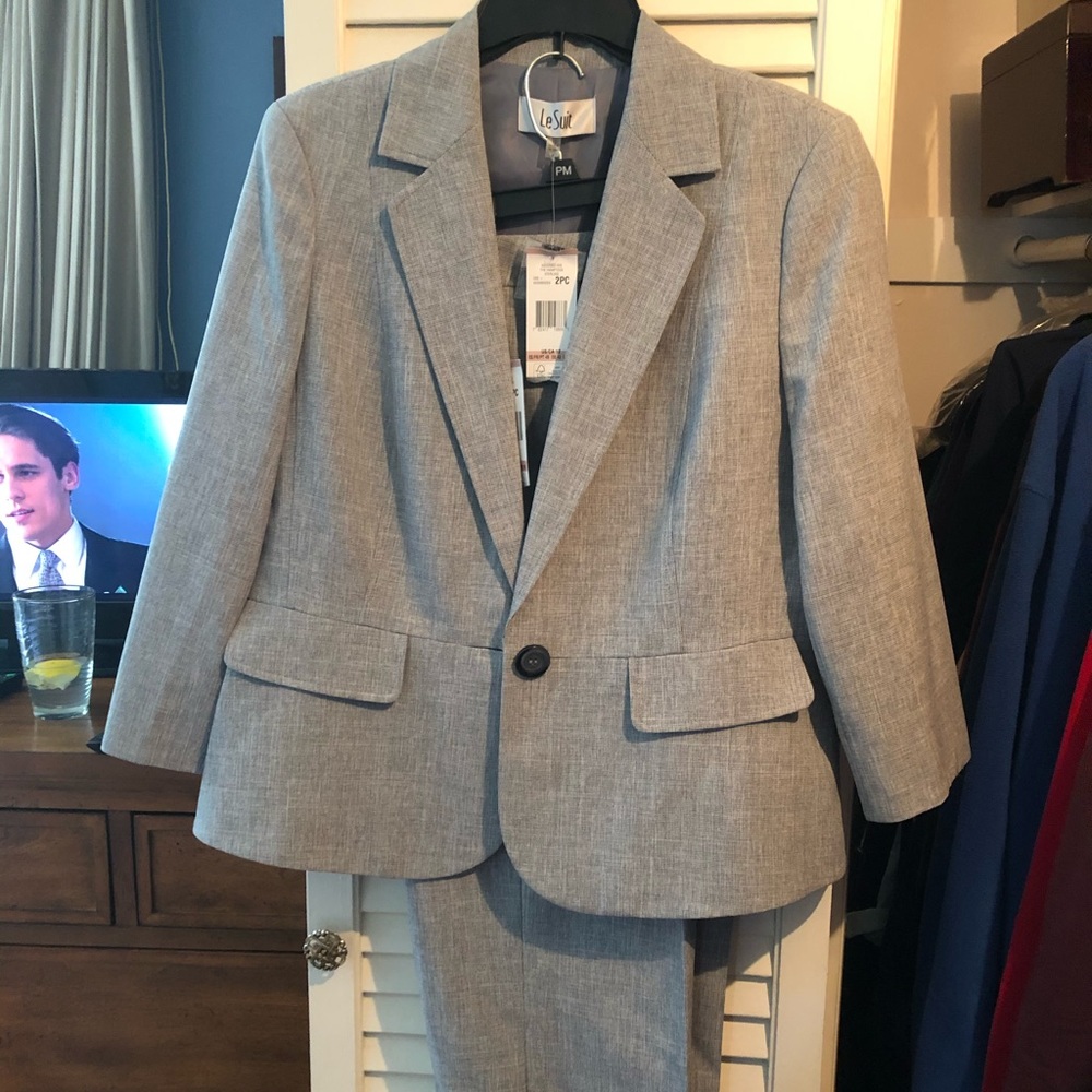 LeSuit grey suit